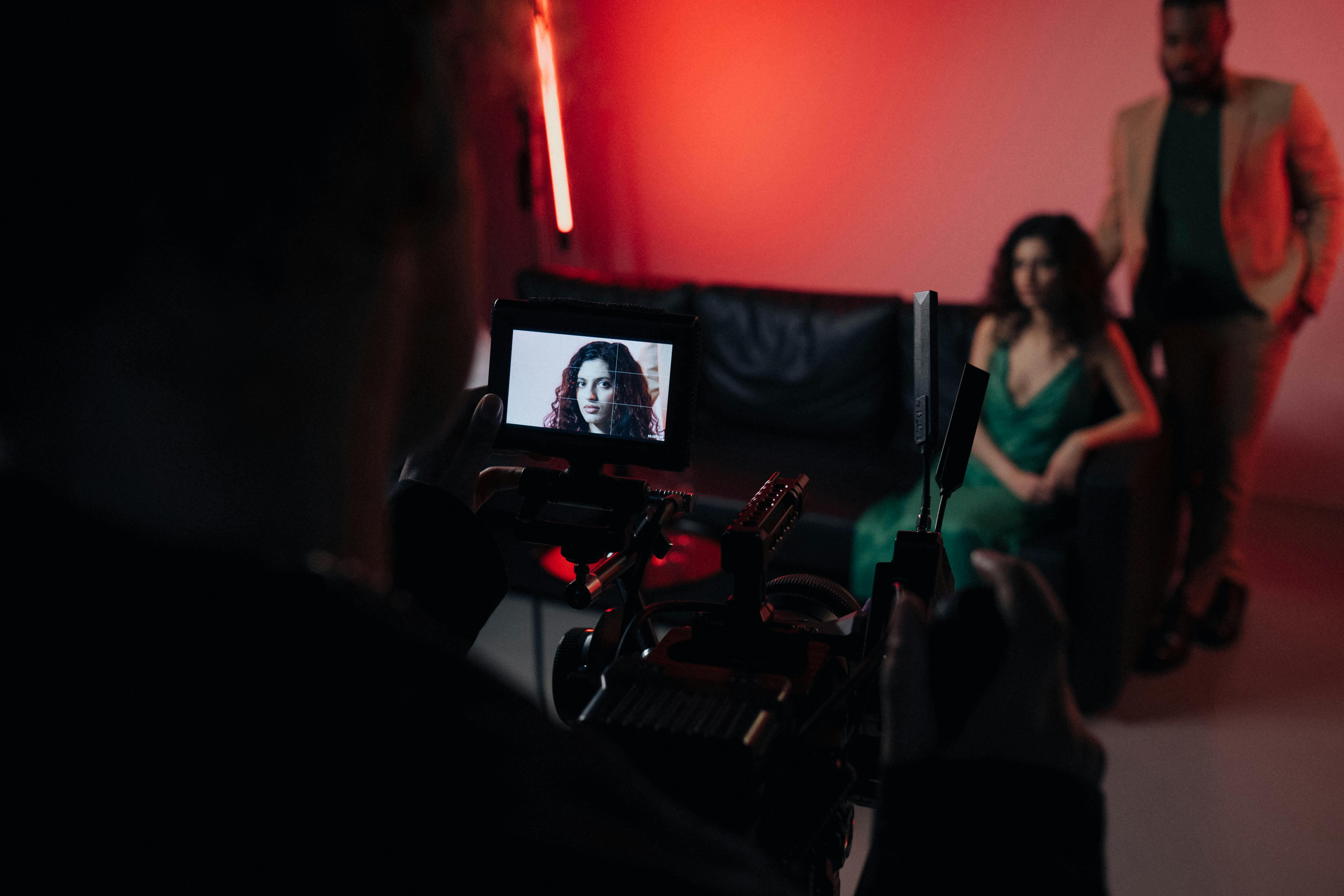 From Chinese Internet Slang to Global Laughs: The Art of Transcreation in Modern Subtitling and Localization