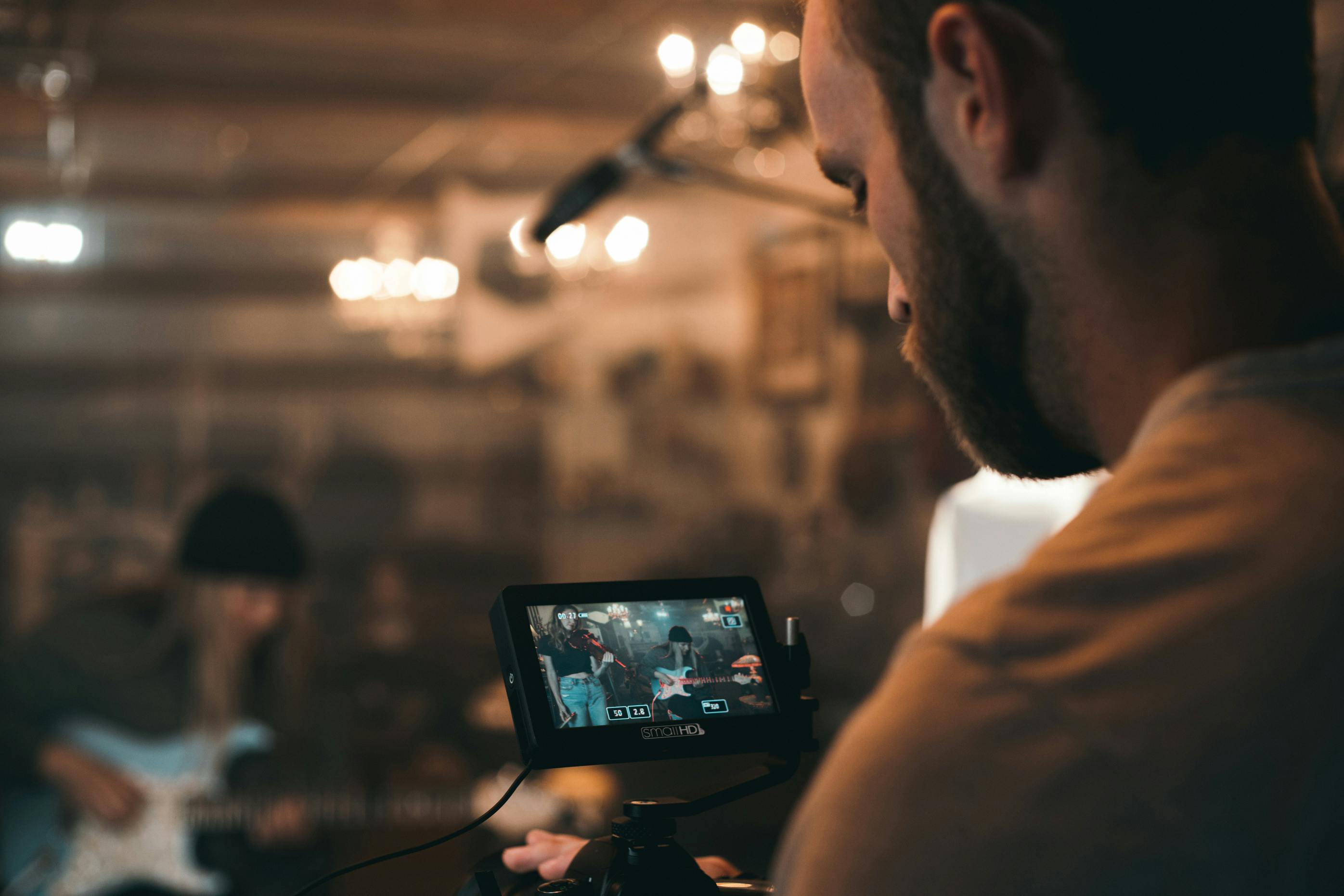 Hook Your Global Audience in 3 Seconds: The Golden Rule for Crafting Irresistible Short Drama Plot Synopses Across Languages